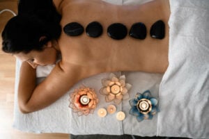 Die Vorteile und Geheimnisse der Hot-Stone Massage